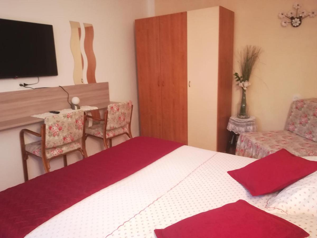 Apartmani Villa Otilija ポレッチ エクステリア 写真