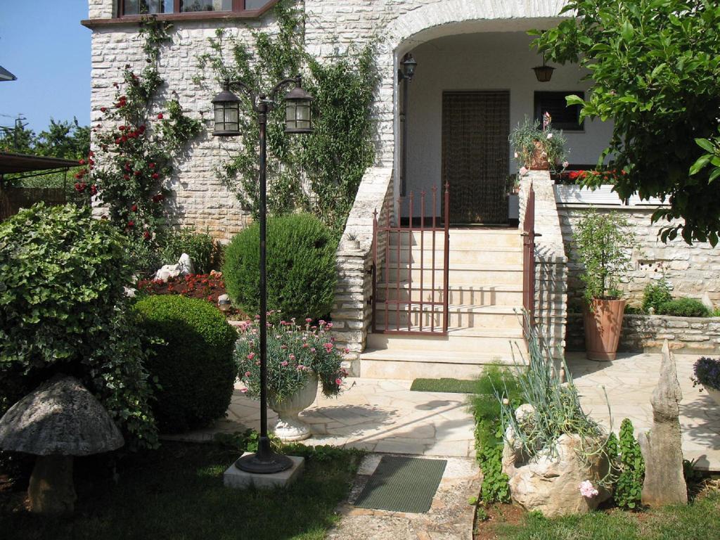 Apartmani Villa Otilija ポレッチ エクステリア 写真