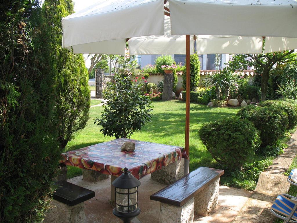 Apartmani Villa Otilija ポレッチ エクステリア 写真