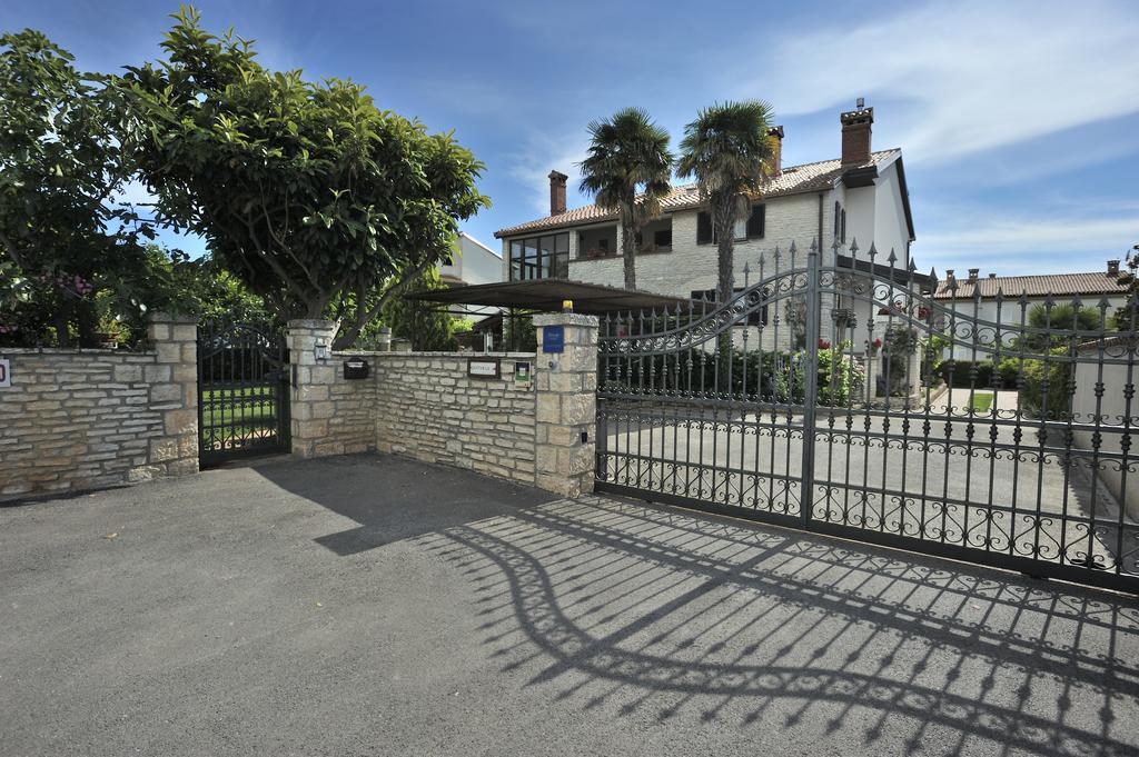 Apartmani Villa Otilija ポレッチ エクステリア 写真