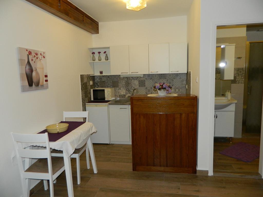 Apartmani Villa Otilija ポレッチ エクステリア 写真