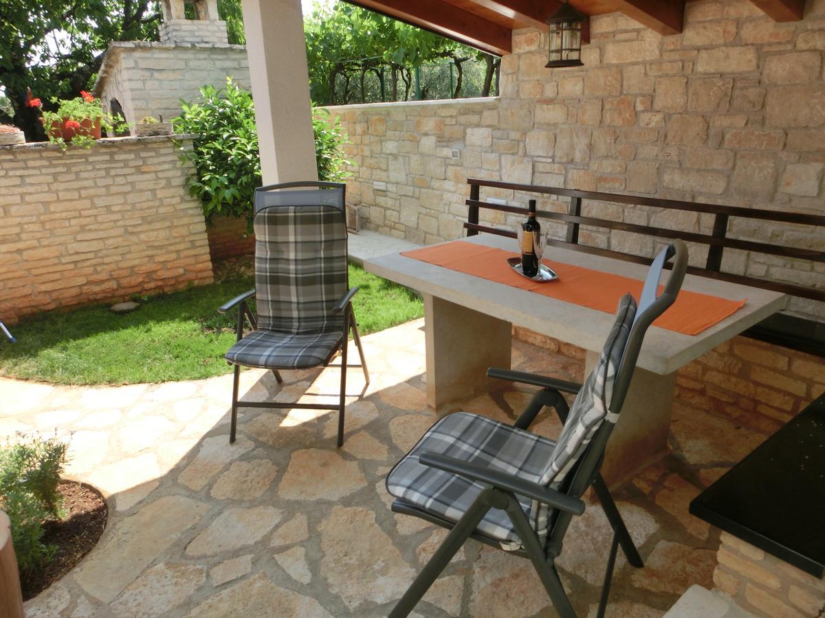 Apartmani Villa Otilija ポレッチ エクステリア 写真